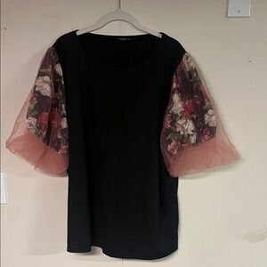SHEIN Black Top with Floral Puff Sleeves